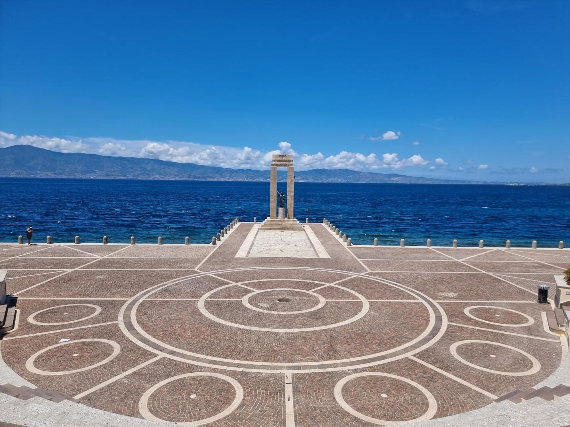 Loft Magna Grecia Reggio Calabria Centro Storico A 3 Minuti A Piedi Dal Mare Daire Dış mekan fotoğraf
